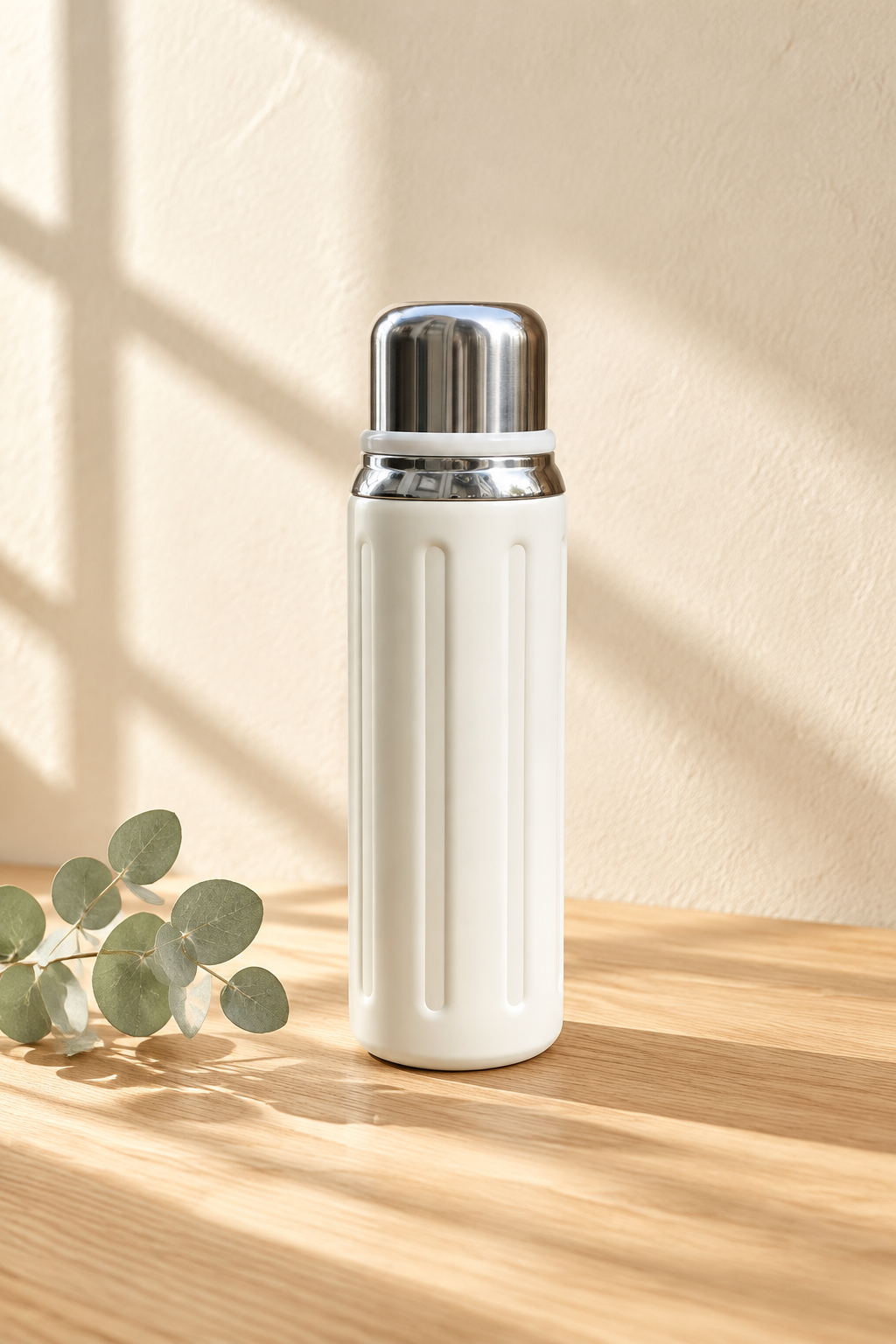 Insulated stainless steel bottle, detail